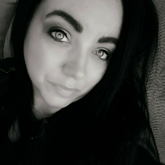 Meet your Posher, Elisha - Picture 3 of 4